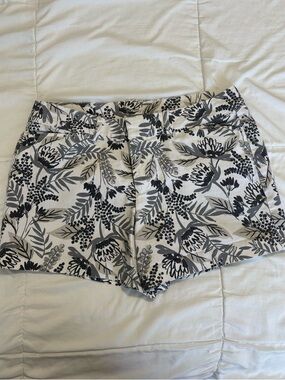 Floral print Old Navy shorts
